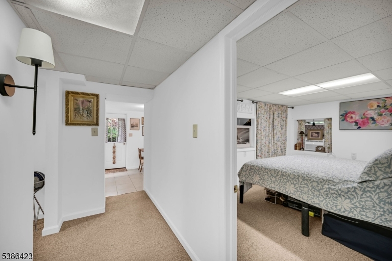 92 Lakeview Ter