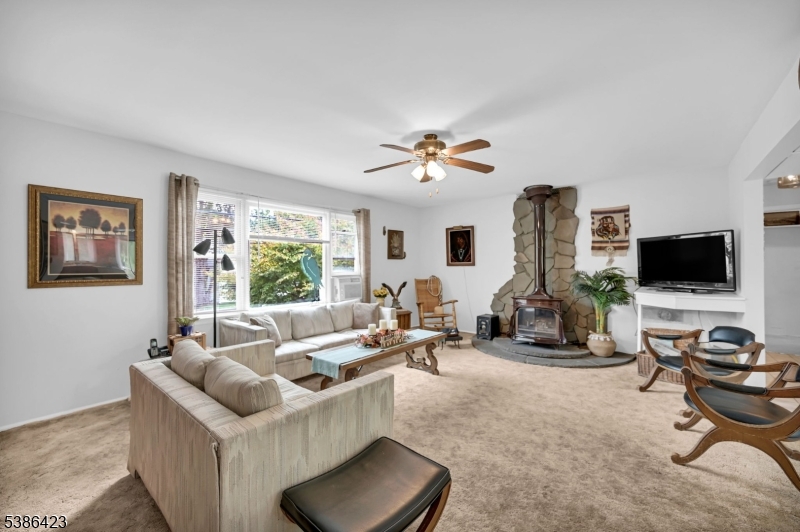 92 Lakeview Ter