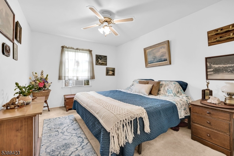 92 Lakeview Ter