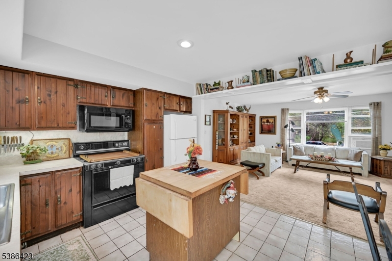 92 Lakeview Ter