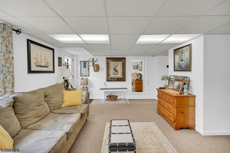 92 Lakeview Ter