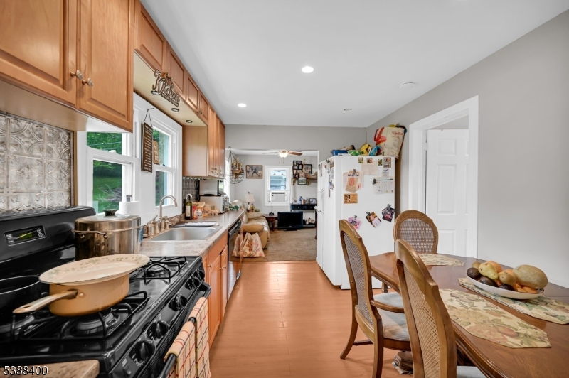 3 Riverside Rd