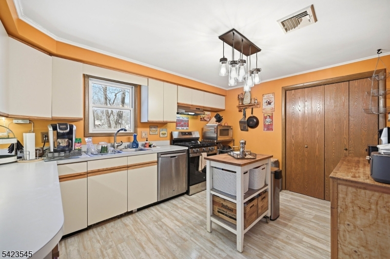 12 Pleasant View Dr
