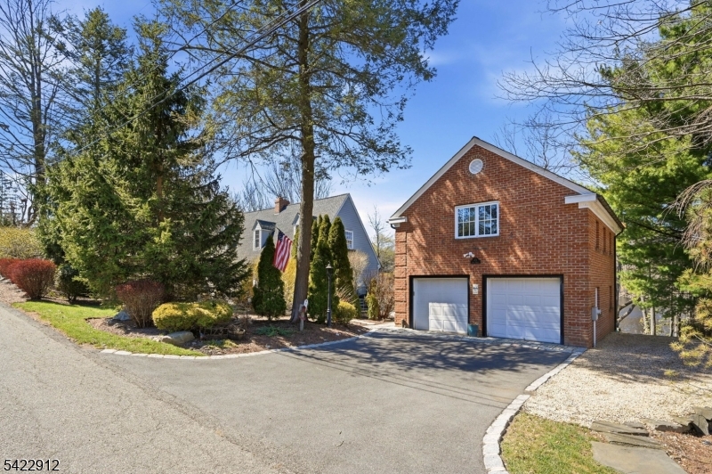 173 Point Breeze Dr
