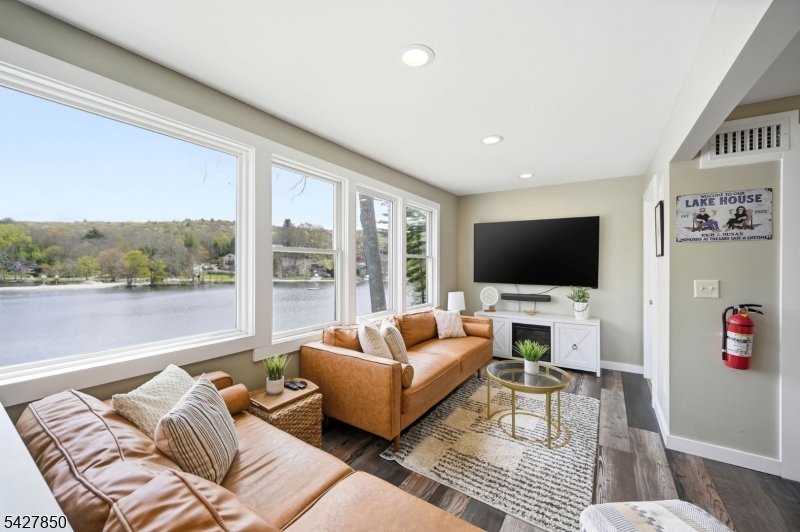 51 Goldfinch Ln