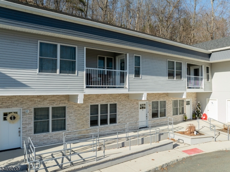 165 Lakeside Rd 8