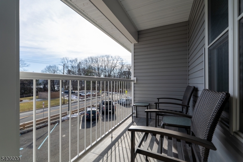 165 Lakeside Rd 8