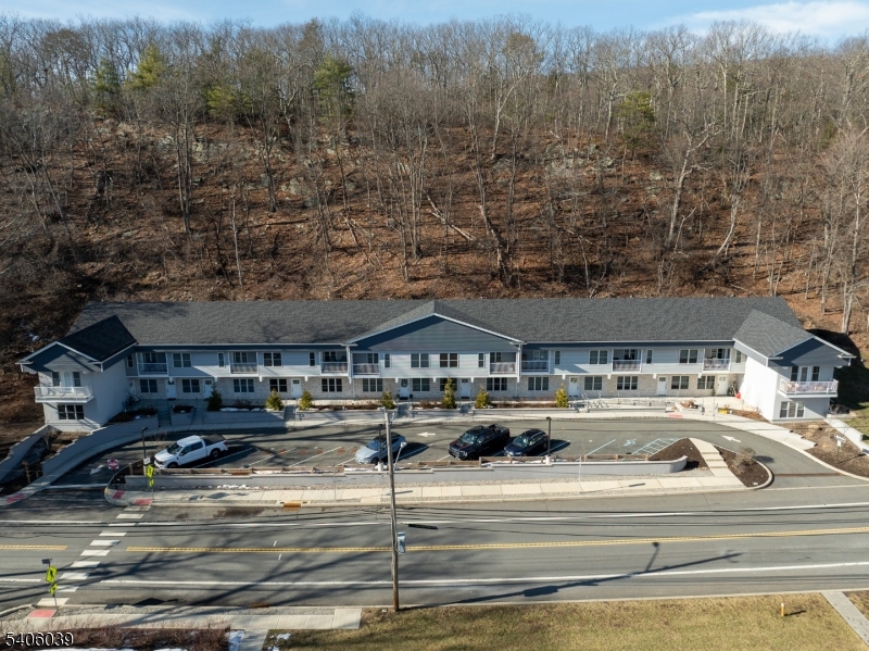 165 Lakeside Rd 8