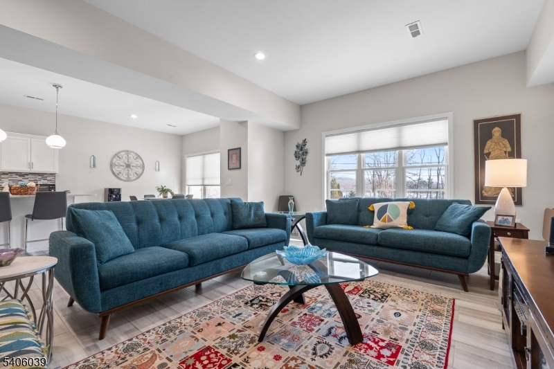 165 Lakeside Rd 8