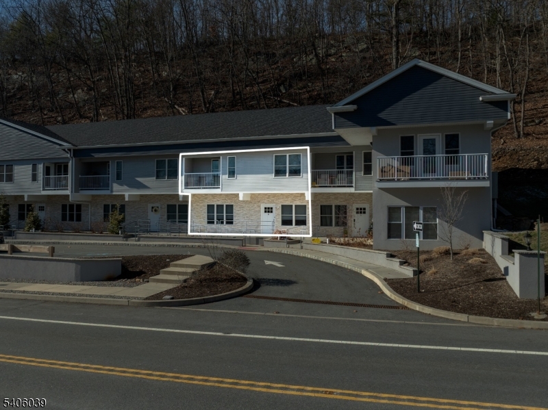 165 Lakeside Rd 8