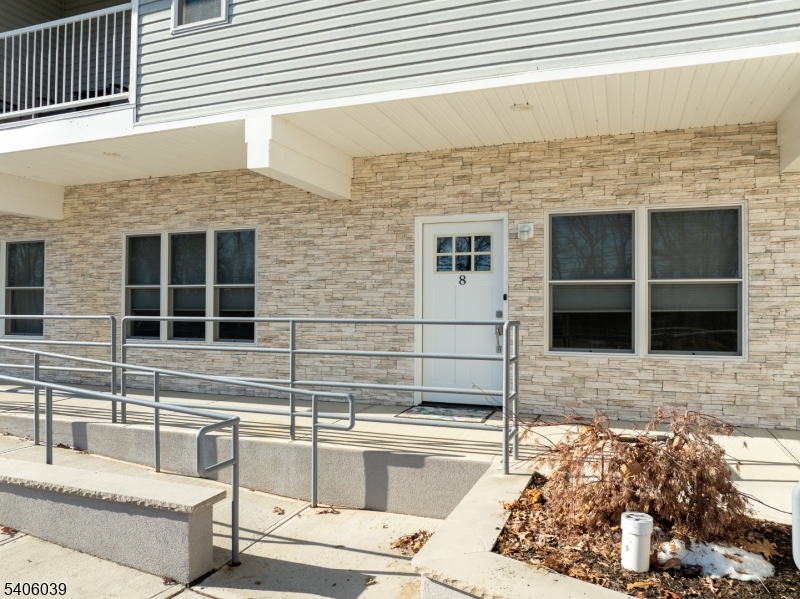 165 Lakeside Rd 8