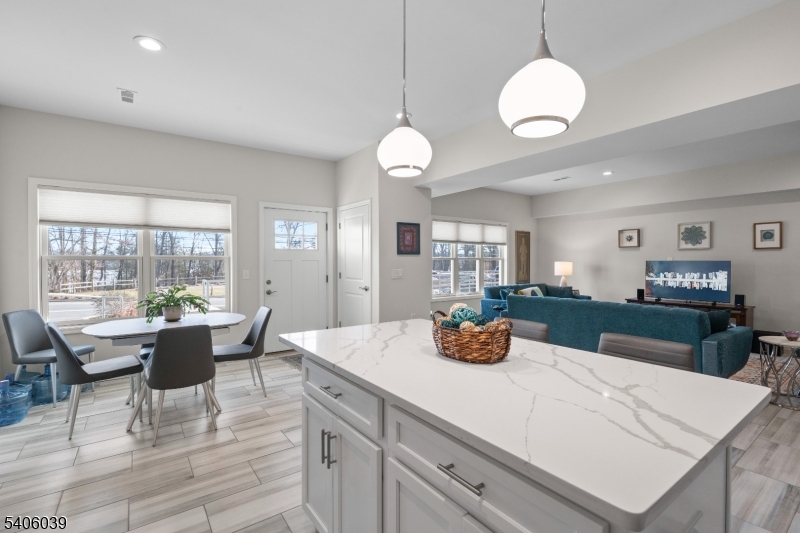 165 Lakeside Rd 8