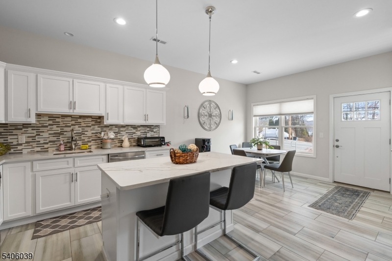 165 Lakeside Rd 8