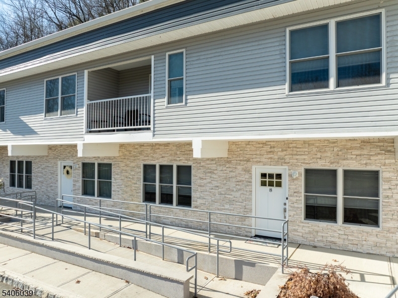 165 Lakeside Rd 8