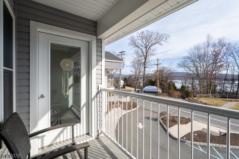 165 Lakeside Rd 8