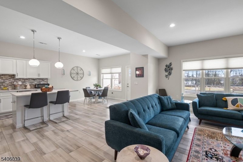 165 Lakeside Rd 8