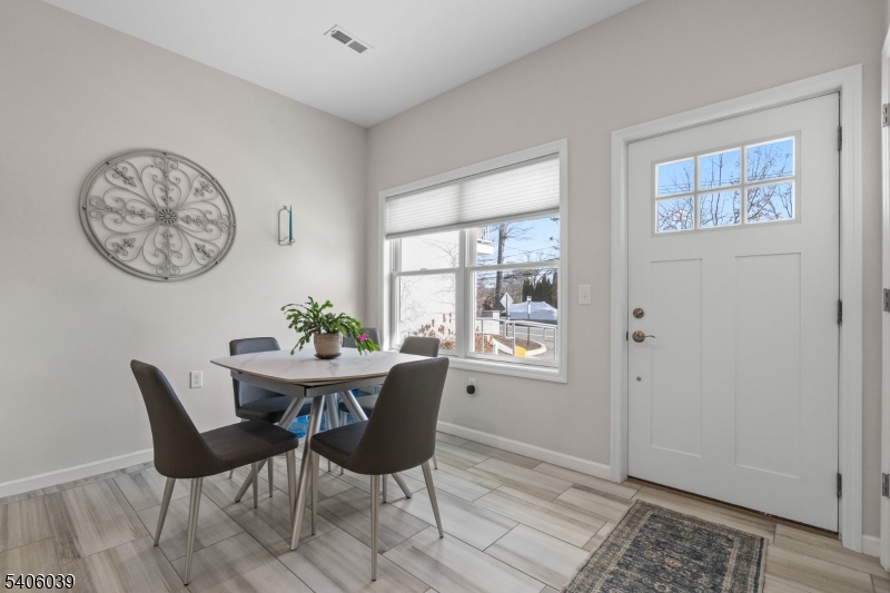 165 Lakeside Rd 8