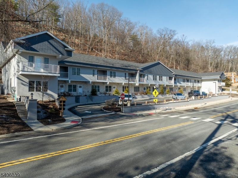 165 Lakeside Rd 8