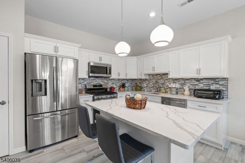 165 Lakeside Rd 8