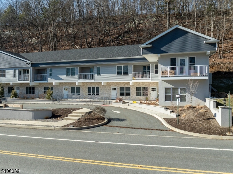 165 Lakeside Rd 8