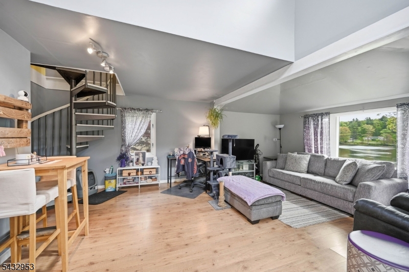 48 Goldfinch Ln