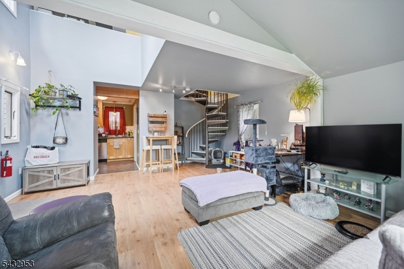48 Goldfinch Ln