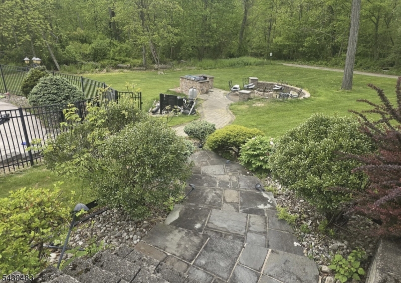 77A Taylortown Rd