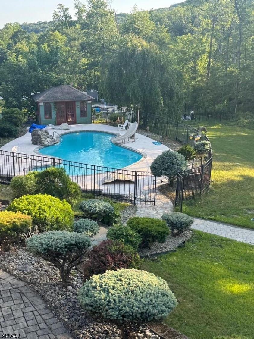 77A Taylortown Rd