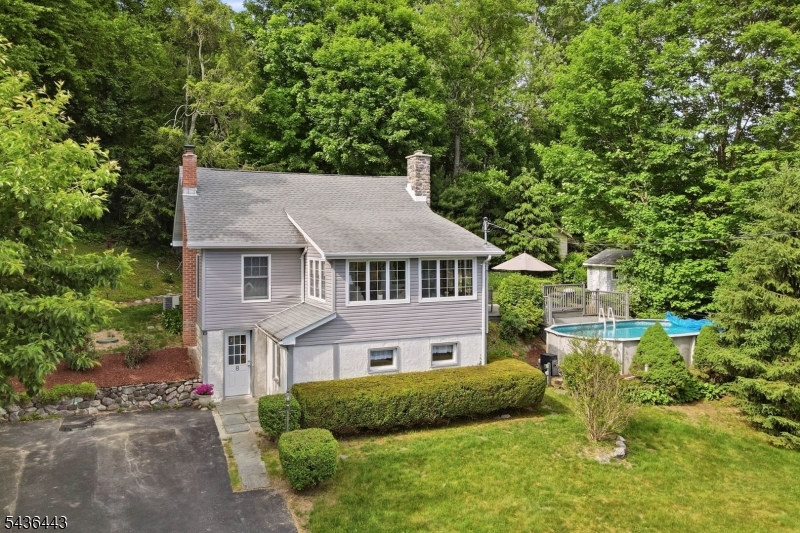 8 Ivan Rd