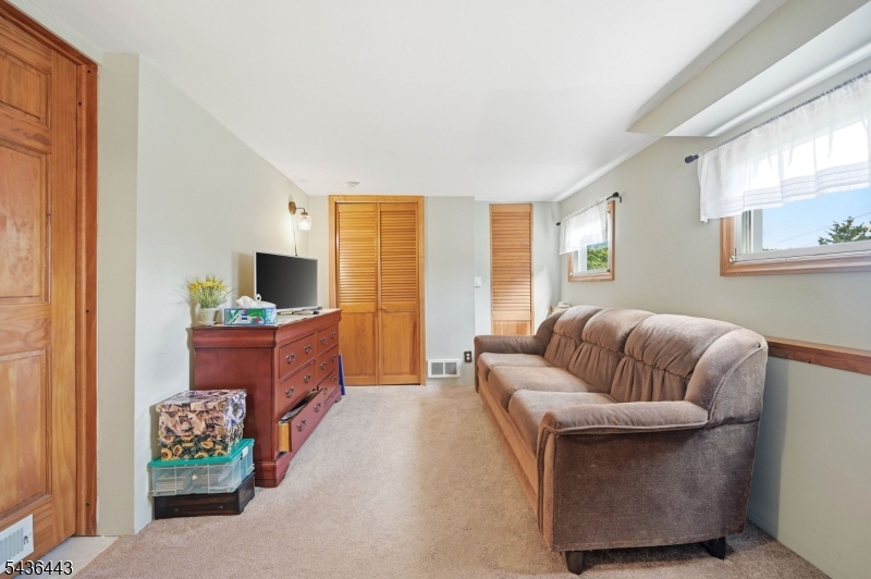 8 Ivan Rd