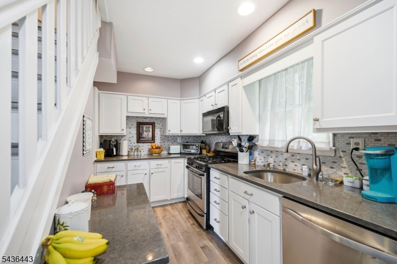 8 Ivan Rd