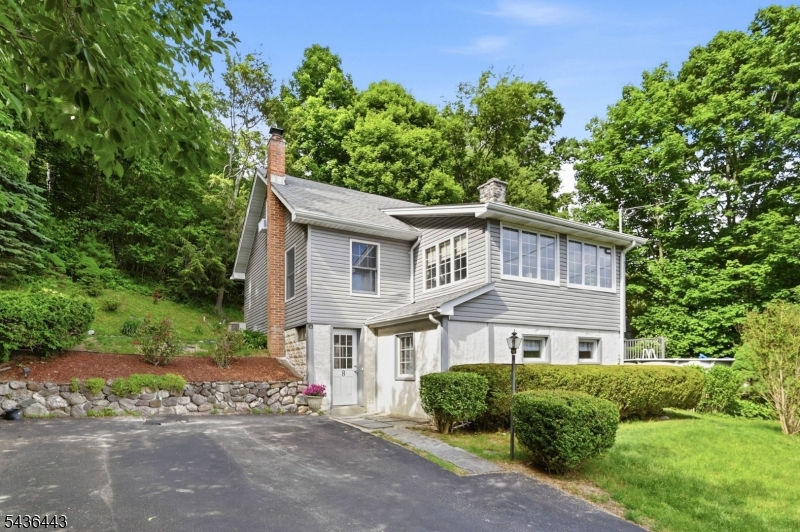 8 Ivan Rd