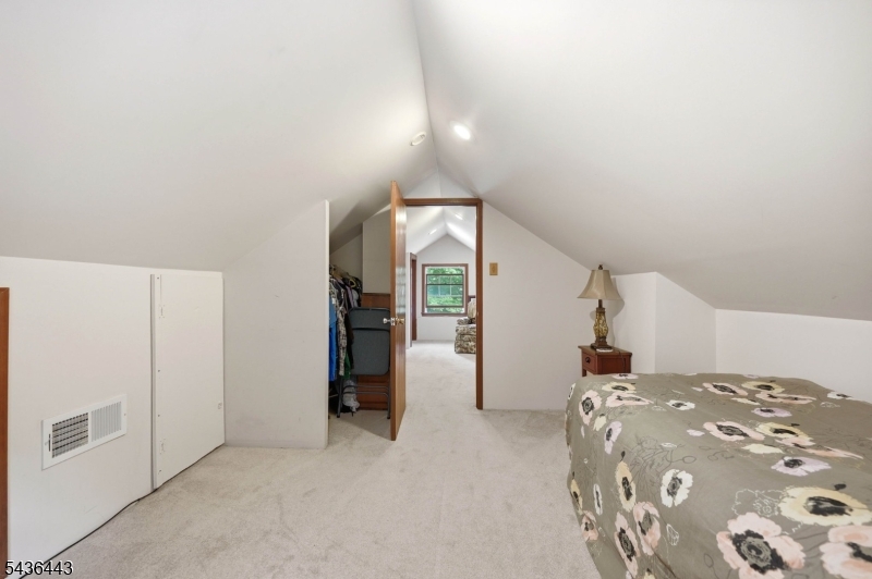 8 Ivan Rd
