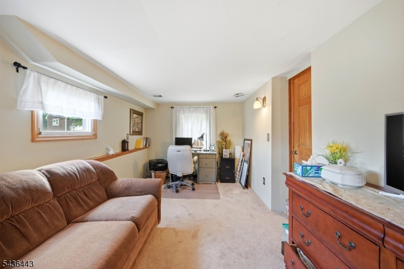 8 Ivan Rd
