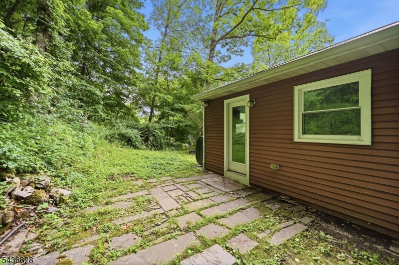 48 E Shore Dr