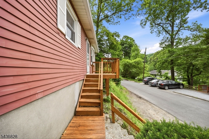 48 E Shore Dr