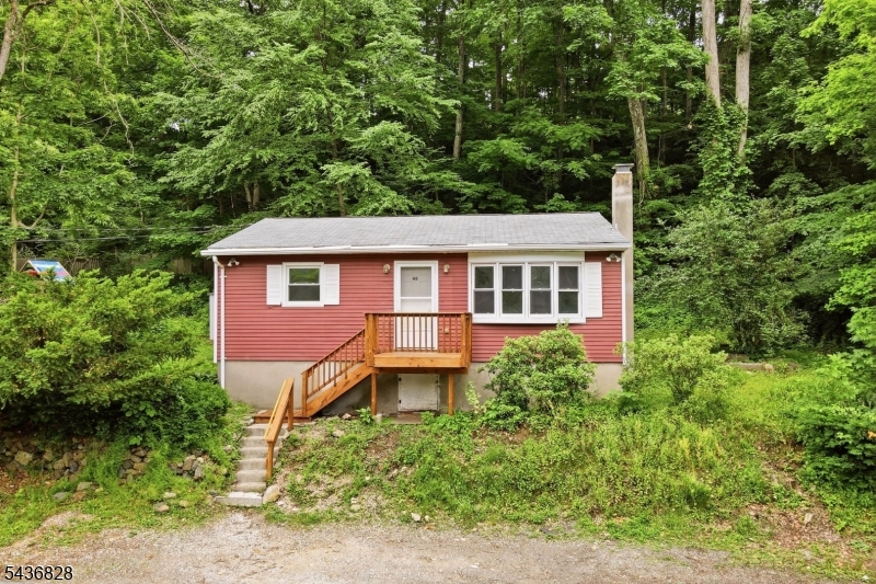 48 E Shore Dr