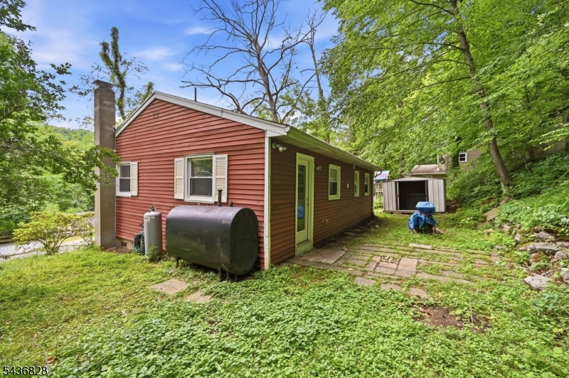 48 E Shore Dr