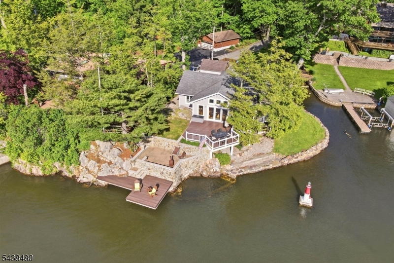 53 Shore Ave