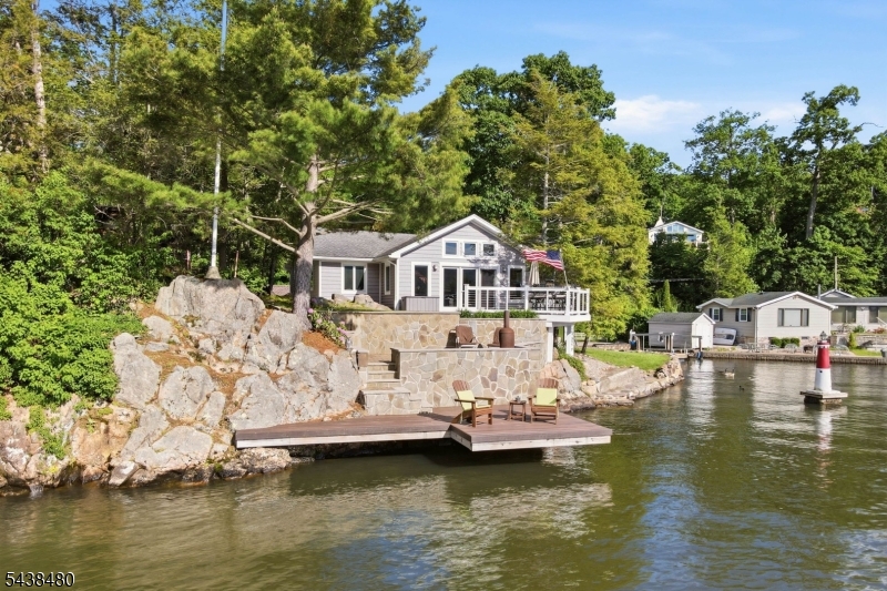 53 Shore Ave