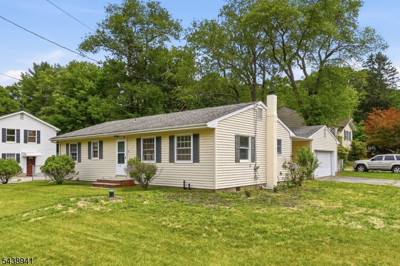 427 Warwick Tpke