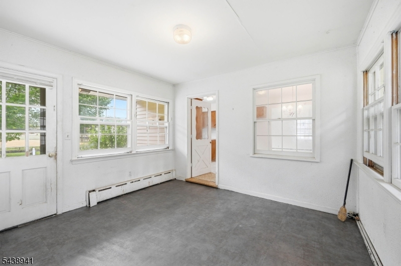 427 Warwick Tpke