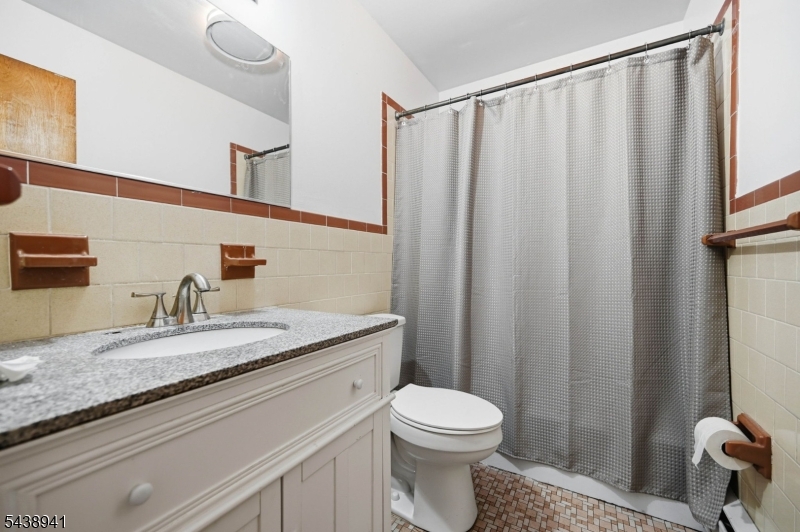 427 Warwick Tpke