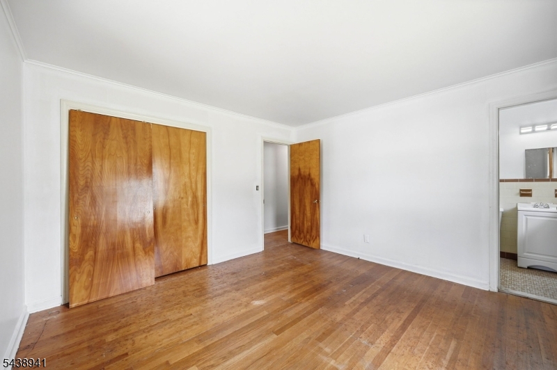427 Warwick Tpke