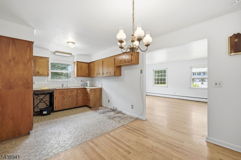427 Warwick Tpke