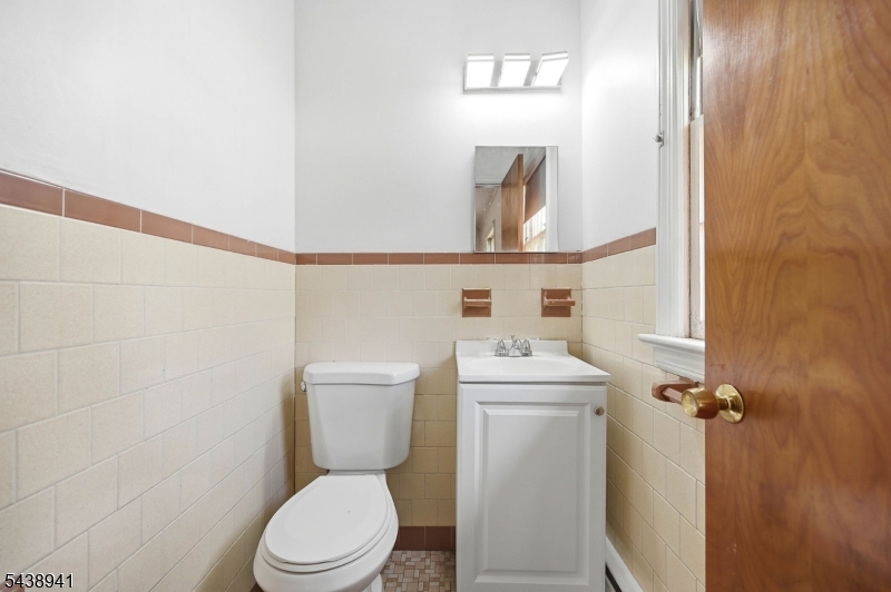 427 Warwick Tpke