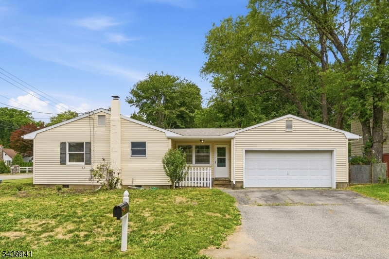 427 Warwick Tpke