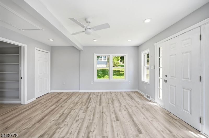 82 Fairview Dr