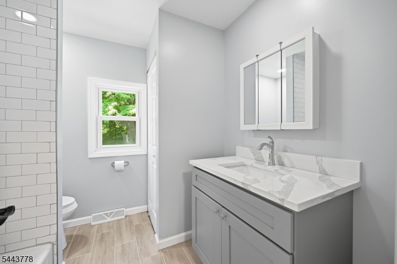 82 Fairview Dr