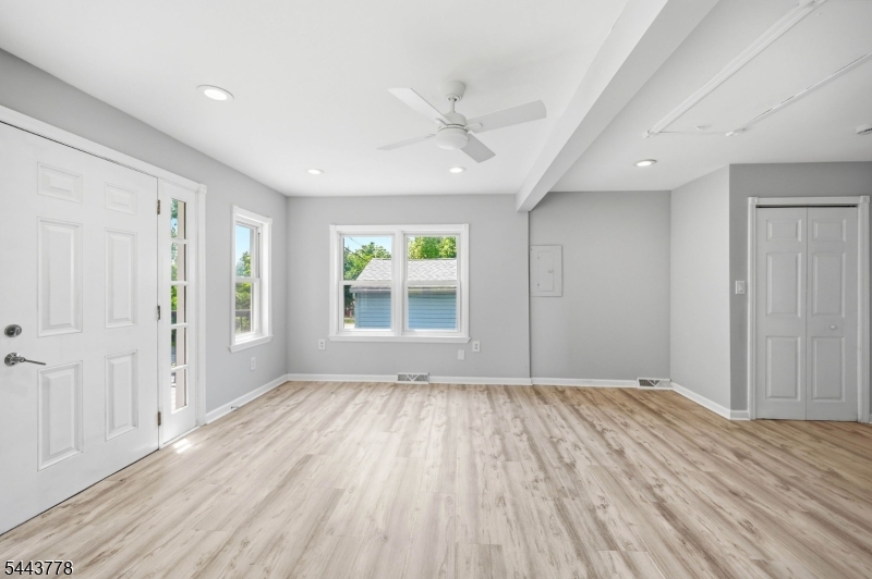 82 Fairview Dr